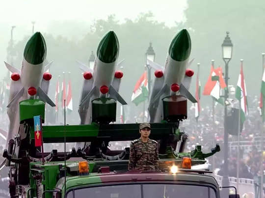 Indian Army Parade Video,Republic Day Indian Army: जरा देख ले चीन और  पाकिस्तान, कर्तव्य पथ पर भारत की दहाड़ - republic day 2023 parade indian  army firepower on kartavya path - Navbharat Times