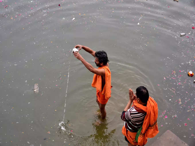 రాగి పాత్రలో..