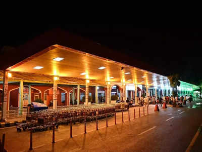 बेंगलुरु से कानपुर इंडिगो फ्लाइट की लखनऊ में लैंडिंग, एयरपोर्ट पर किडनी के मरीज यात्री को पीछे छोड़कर चली गई बस