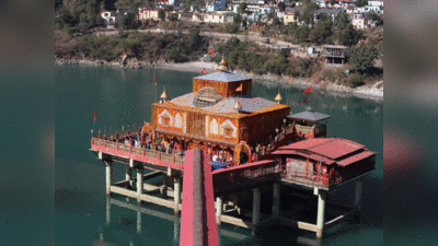 Dhari Devi Mandir: अद्भुत... नदी पर मंदिर, विराजमान हुईं मां धारी देवी की अलौकिक प्रतिमा, देखें शानदार तस्वीरें