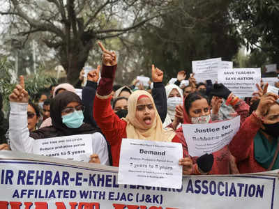 Jammu Kashmir News: जम्मू-कश्मीर दिहाड़ी मजबूर और टीचर्स का विरोध-प्रदर्शन, जानिए किन मुद्दों पर कर रहे प्रोटेस्ट