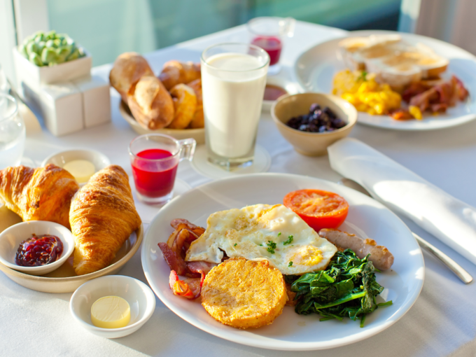 सकाळी उठल्याबरोबर हेवी नाश्ता