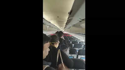 Air Asia Flight: लखनऊ में एयर एशिया की फ्लाइट से टकराया पक्षी, करनी पड़ी इमरजेंसी लैंडिंग