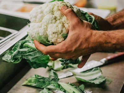 Cauliflower Leaves: ফুলকপির পাতা কি জয়গা নেয় ডাস্টবিনে? এর গুণাগুন জানলে অবাক হবেন