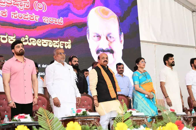 ಸಮಾರಂಭದಲ್ಲಿ ಸಿಎಂ ಜೊತೆಗೆ ಮಾಜಿ ಸಚಿವ ಜಿ ಟಿ ದೇವೇಗೌಡ