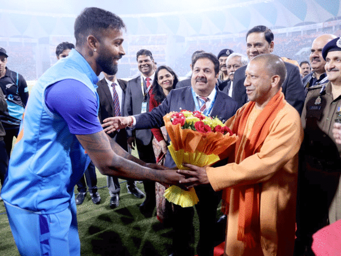 भारतीय टीम के कप्तान हार्दिक पांड्या से मिले