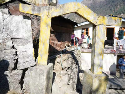 Uttarakhand: उत्तराखंड के जोशीमठ की तरह धारचूला का ये गांव भी धंस रहा, दरारों से कभी हो सकता है बड़ा हादसा