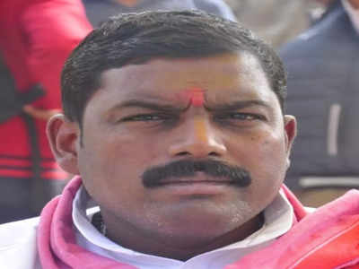 Jaunpur में सपा विधायक Lucky Yadav के करीबी पर गोलियां बरसा भागे हमलावर, मचा हड़कंप