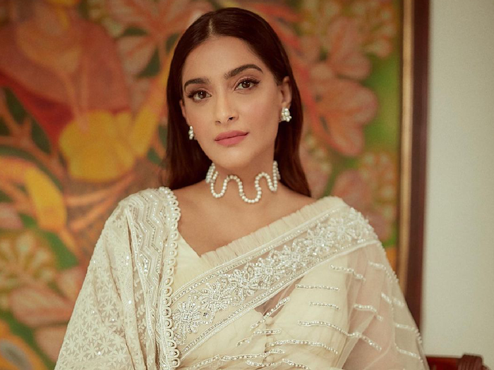 sonam kapoor looks beautiful in white net pearl embroidery saree with dupatta