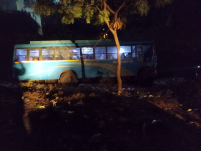 Malda accident: ममता बनर्जी की सभा में जा रही बस गढ्ढे में पलटी,  2 यात्रियों की  मौत 39 घायल