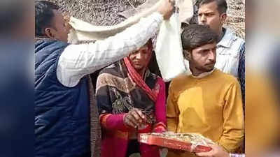 Archana Devi: फोटो खिंचाने की जल्दी में बीजेपी विधायक ने खींचा मिठाई का डिब्बा, क्रिकेटर अर्चना देवी की मां से ये कैसा व्यवहार?