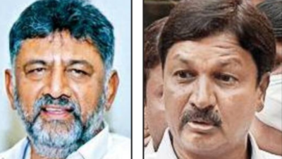 CD Politics In Karnataka : ರಮೇಶ್ ಜಾರಕಿಹೊಳಿ v/s ಡಿಕೆಶಿ : ರಾಜ್ಯ ರಾಜಕೀಯದಲ್ಲಿ ಸಿ.ಡಿ ಸೃಷ್ಟಿಸಿದೆ ಅಲ್ಲೋಲ ಕಲ್ಲೋಲ