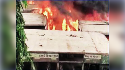 वसई-विरार महापालिकेच्या परिवहनाच्या बस जळून खाक; नालासोपारा पूर्व येथील घटना