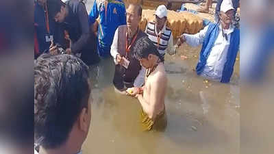 सब साथ हों तो भारत हिंदू राष्ट्र... त्रिवेणी संगम में स्नान के बाद धीरेंद्र शास्त्री की हुंकार, जातिवाद पर कही ये बात