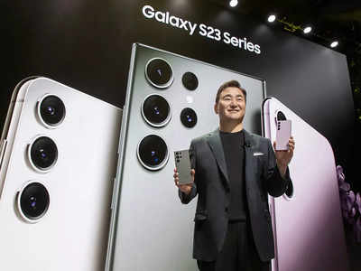 Samsung Galaxy S23 सीरीज लॉन्च, क्या 1.50 लाख रुपये वाला फोन दे पाएगा Apple iPhone 14 को टक्कर