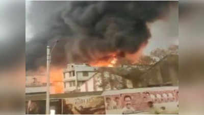हैदराबाद में लगी भीषण आग, डेकोरेशन कंपनी का गोदाम जलकर हुआ खाक