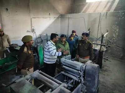 Noida News: फैक्ट्री की आग पर काबू पाते समय फायर एक्सटिंग्विशर सिलेंडर फटा, तीन घायल