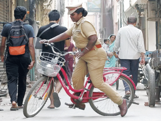 बच्चों को भी साइकल चलाने के लिए करती हूं प्रेरित