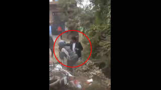 Nalanda में बीच रोड पर वकील को दौड़ा-दौड़ा कर पीटा, Video वायरल