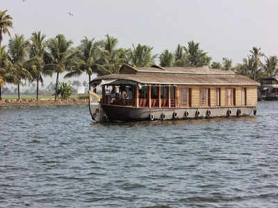 Houseboat In Kolkata : এবার কেরালার আমেজ কলকাতাতেই! হাইসবোট যাপনে বাড়ছে ভিড়