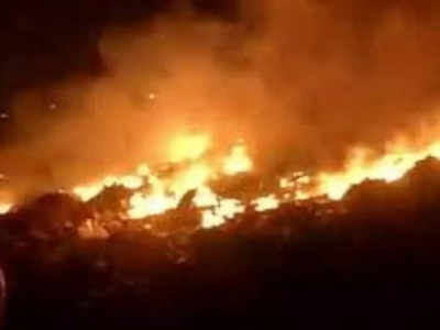 Navi Mumbai Fire: नवी मुंबई के डंपिंग यार्ड में लगी भीषण आग, दमकल की गाड़ियां मौके पर