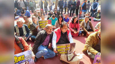 Delhi Jantar Mantar पर गूंजी Joshimath को बचाने की आवाज, धरने पर बैठ उत्तराखंड के लोगों ने सरकार की पोल खोली