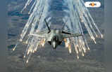 F-22 Raptor Fighter Jet: মিসাইল ছুঁড়ে চিনা ‘গুপ্তচর’ বেলুন ধ্বংস, চোখের নিমেষে কী কী ওড়াতে পারে মার্কিন জেট F-22?