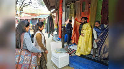 Surajkund Mela: सूरजकुंड मेले में महिलाओं को लुभा रहीं बनारसी और बांग्लादेशी ढाकाई जामदानी साड़ियां