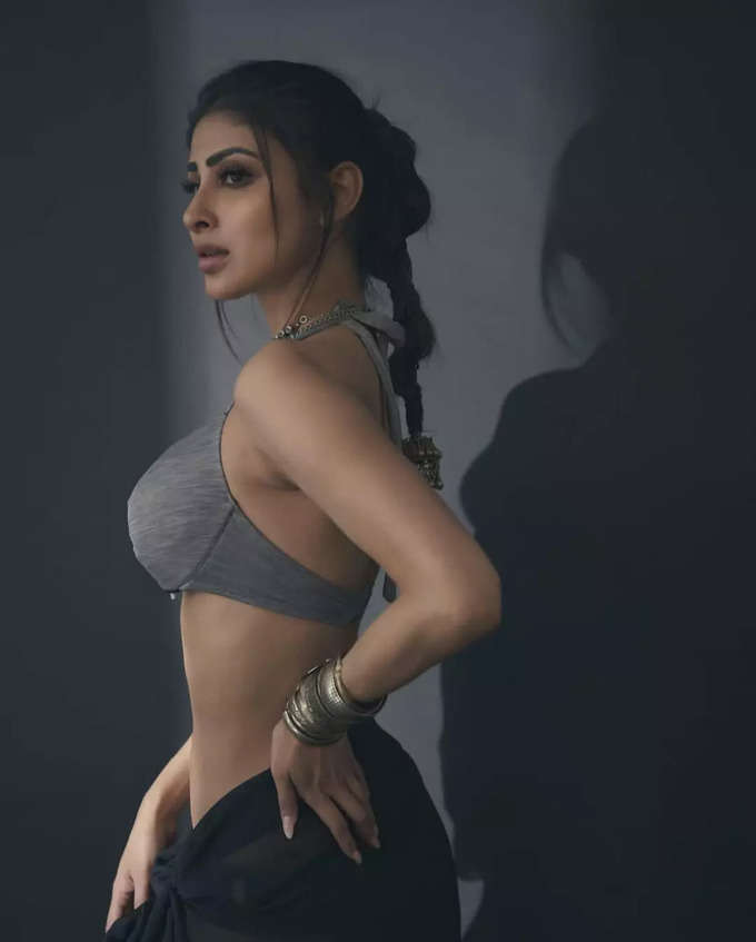 மௌனி ராய் 