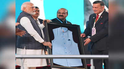 PM Narendra Modi Jacket: आपके फेंके बोतल से बनी है पीएम मोदी की जैकेट, जानिए इस बारे में