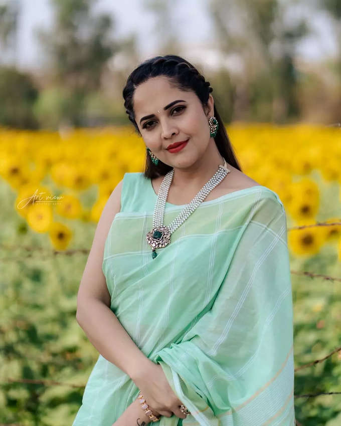 Anasuya Bharadwaj: ‘నీ నవ్వు.. పువ్వు కన్నా అందంగా ఉంది’... అనసూయ లేటెస్ట్పిక్స్