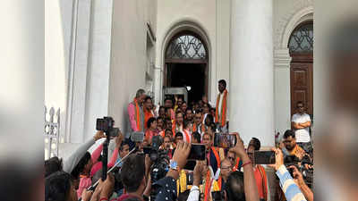 West Bengal Assembly Session: বিধানসভায় রাজ্যপালের ভাষণের মধ্যেই স্লোগান, কাগজ ছিঁড়ে বিক্ষোভ! তুমুল হই হট্টগোল করে ওয়াক আউট BJP-র