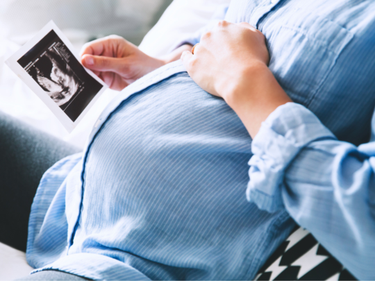 गर्भवती महिला को मिल रहे हैं ये संकेत, तो समझ लें हेल्‍दी नहीं है बेबी 