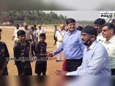 கரூர் -முதலமைச்சர் கோப்பைக்கான விளையாட்டு போட்டியை மாவட்ட ஆட்சியர் தொடங்கி வைத்தார்