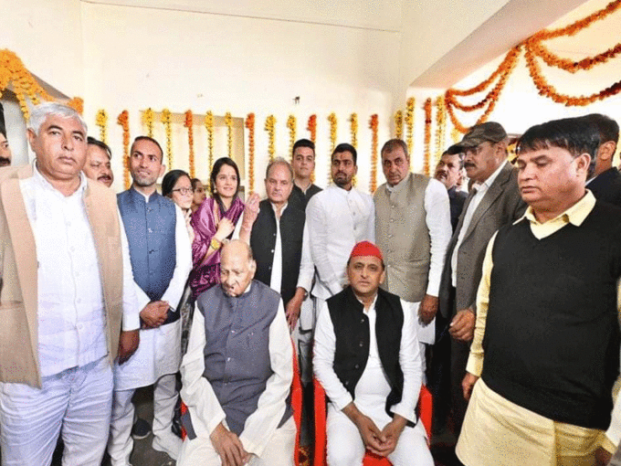 Akhilesh Yadav Sharad Yadav