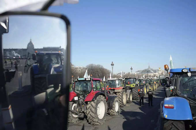 फ्रांसीसी किसानों ने खाद्य सुरक्षा के कमजोर होने का जताया डर