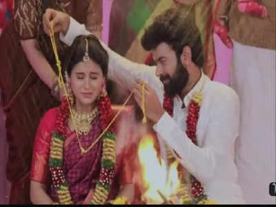 Baakiyalakshmi Serial: அமிர்தாவை கரம் பிடித்த எழில்: காலில் விழுந்து மன்னிப்பு கேட்ட பாக்யா.!