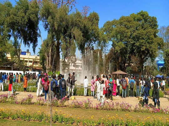 Jharkhand: राज भवन उद्यान की खूबसूरती देखकर दंग जाएंगे आप, कई दुलर्भ  पेड़-पौधे हैं मौजूद, देखिए तस्वीरें - jharkhand beauty of raj bhavan garden  many rare trees and plants are ...