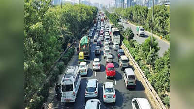 Noida में पूरा नहीं हो पा रहा एडवंट अंडरपास का काम, जाम कर रहा परेशान, 1 किमी तक लग रही गाड़ियों की कतार