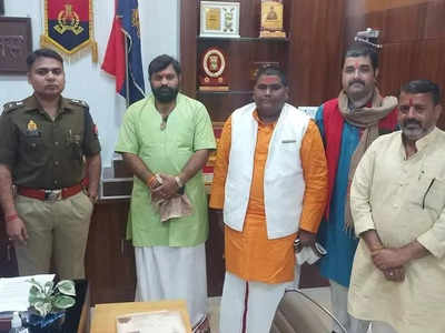 पुलिस हिंदू संगठनों को कर रही टारगेट, जालौन में भड़के VHP कार्यकर्ताओं ने एसपी से की शिकायत