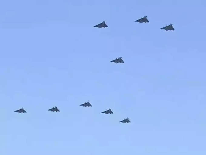 बेंगलुरु के आसमान में लड़ाकू विमान की गड़गड़ाहट