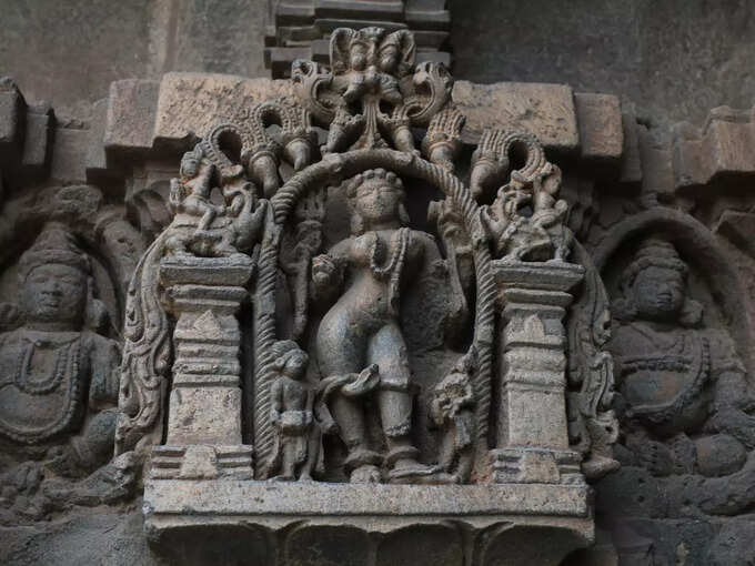 ಬೇಲೂರು ಮತ್ತು ಹಳೇಬೀಡು