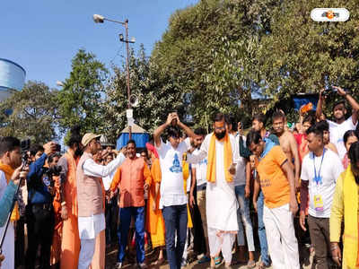 Kumbh Mela : ৭০০ বছর পর শাহী স্নান ত্রিবেণীর কুম্ভ মেলায়, উপচে পড়ছে পুণ্যার্থীদের ভিড়