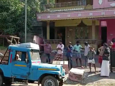 ആശുപത്രിയിലേക്ക് പോകുംവഴി അപകടം; നിയന്ത്രണം വിട്ട കാർ വീടിന്‍റെ മതിലിലേക്ക് ഇടിച്ചു കയറി ഒരു മരണം