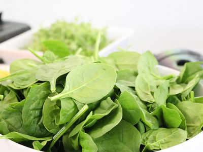 Iron In Spinach: পালং শাক খেলে কমে আয়রনের ঘাটতি, সঙ্গে এই খাবারগুলি যোগ করলে পোয়া বারো!
