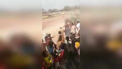 Viral Video: अमित शाह के कार्यक्रम में घोड़ों को क्या हुआ? हरियाणा पुलिस के जवानों को जमीन पर पटक दिया