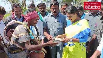 Sharmila Padayatra: తెలంగాణ తాటి కల్లు రుచి చూసిన వైఎస్ షర్మిల! 