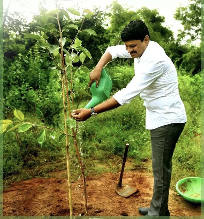 చంద్రుడికో నూలుపోగులా..