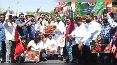 Youth Congress Protest: ಅಶ್ವತ್ಥ ನಾರಾಯಣ ರಾಜೀನಾಮೆಗೆ, ಯೂತ್ ಕಾಂಗ್ರೆಸ್ ಕಾರ್ಯಕರ್ತರ ಪ್ರೊಟೆಸ್ಟ್, ಪ್ರತಿಕೃತಿ ದಹನ