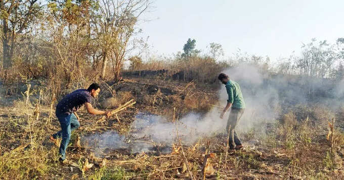 land grabbers sets fire to sule kere hill in davanagere